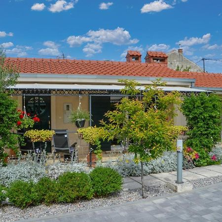 Issa Holiday Home - 3 Min Walk To Beach Kaštela المظهر الخارجي الصورة