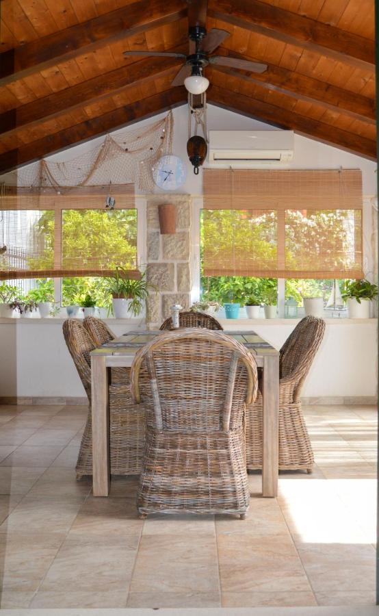 Issa Holiday Home - 3 Min Walk To Beach Kaštela المظهر الخارجي الصورة