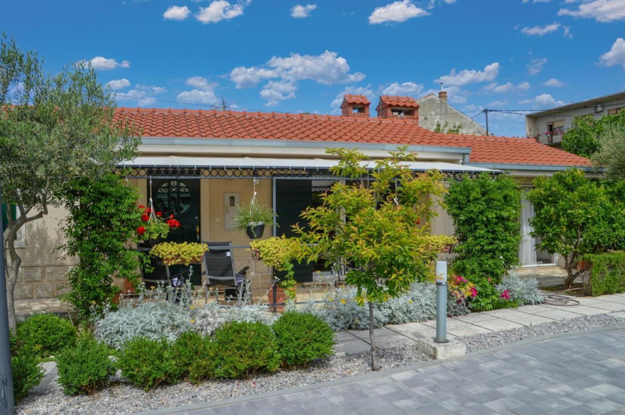 Issa Holiday Home - 3 Min Walk To Beach Kaštela المظهر الخارجي الصورة