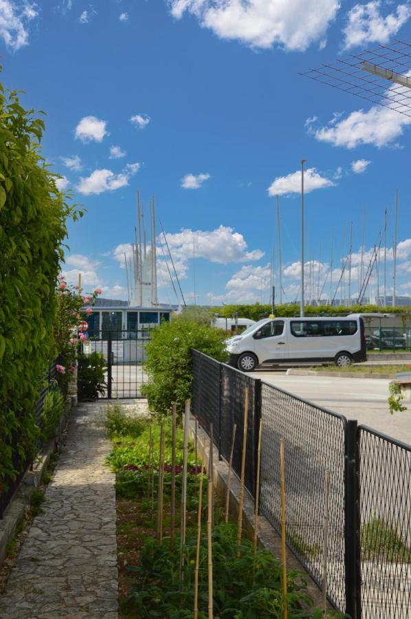 Issa Holiday Home - 3 Min Walk To Beach Kaštela المظهر الخارجي الصورة