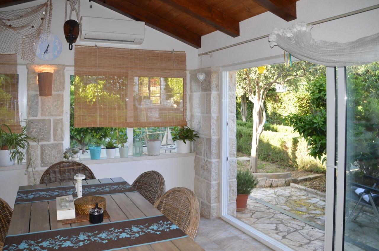 Issa Holiday Home - 3 Min Walk To Beach Kaštela المظهر الخارجي الصورة