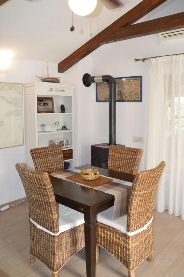 Issa Holiday Home - 3 Min Walk To Beach Kaštela المظهر الخارجي الصورة