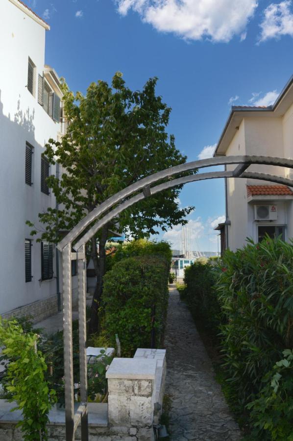 Issa Holiday Home - 3 Min Walk To Beach Kaštela المظهر الخارجي الصورة