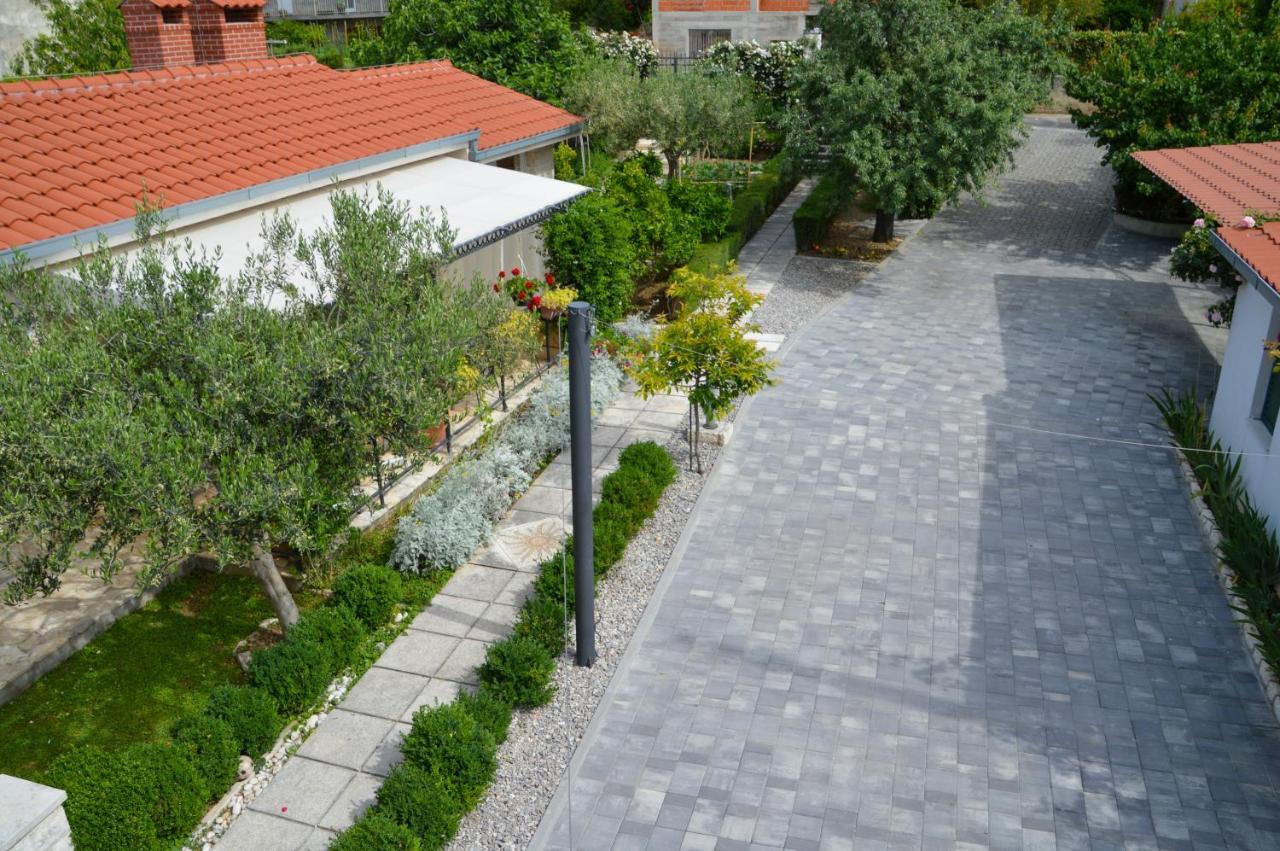 Issa Holiday Home - 3 Min Walk To Beach Kaštela المظهر الخارجي الصورة