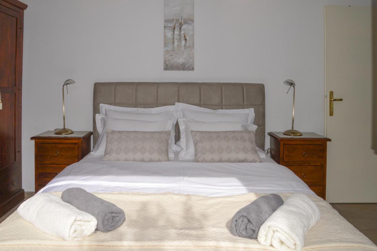 Issa Holiday Home - 3 Min Walk To Beach Kaštela المظهر الخارجي الصورة