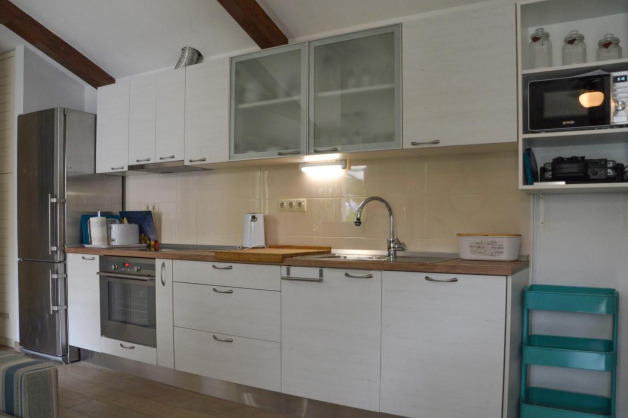 Issa Holiday Home - 3 Min Walk To Beach Kaštela المظهر الخارجي الصورة