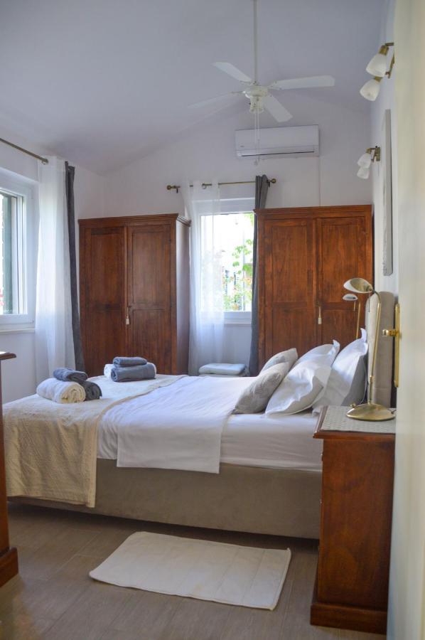 Issa Holiday Home - 3 Min Walk To Beach Kaštela المظهر الخارجي الصورة