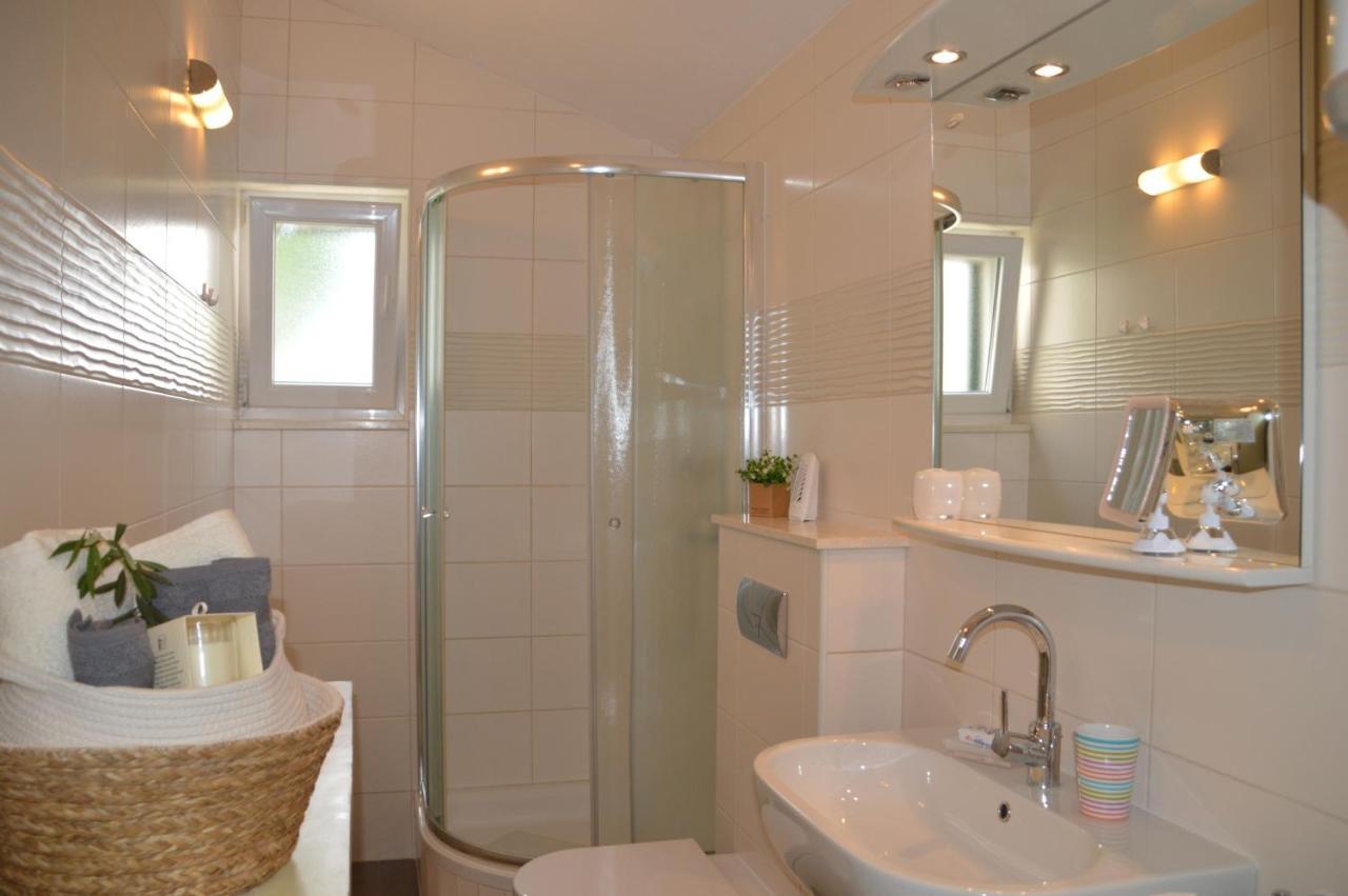 Issa Holiday Home - 3 Min Walk To Beach Kaštela المظهر الخارجي الصورة