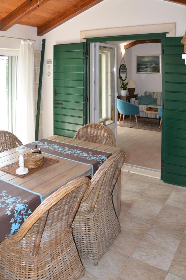 Issa Holiday Home - 3 Min Walk To Beach Kaštela المظهر الخارجي الصورة