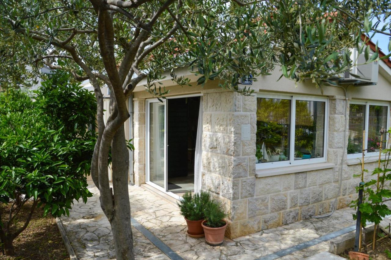 Issa Holiday Home - 3 Min Walk To Beach Kaštela المظهر الخارجي الصورة